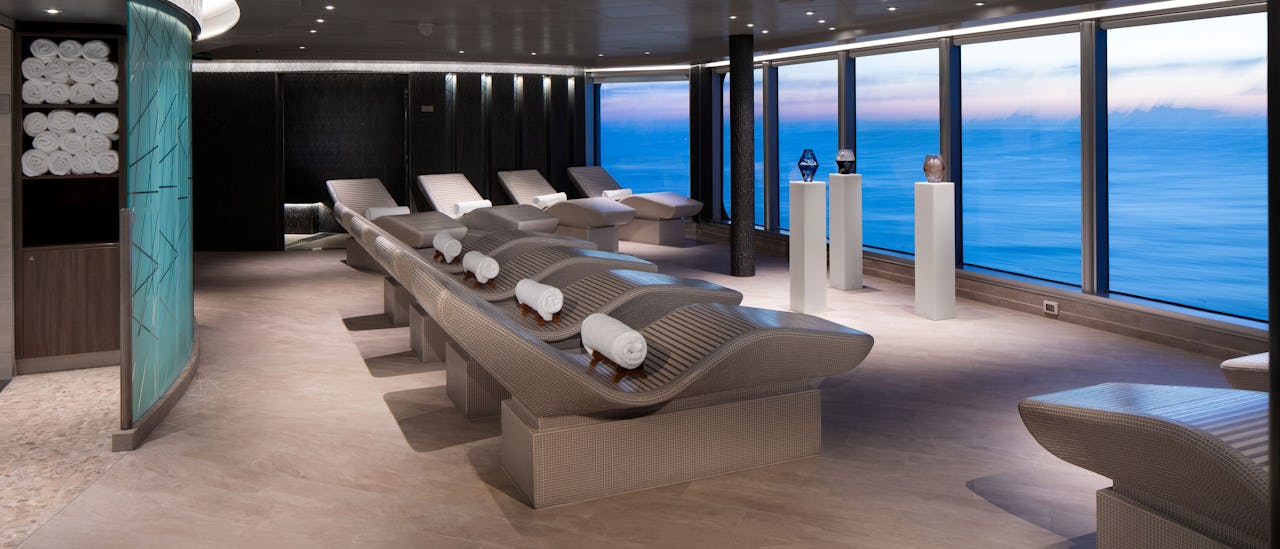Heated thermal beds in the spa