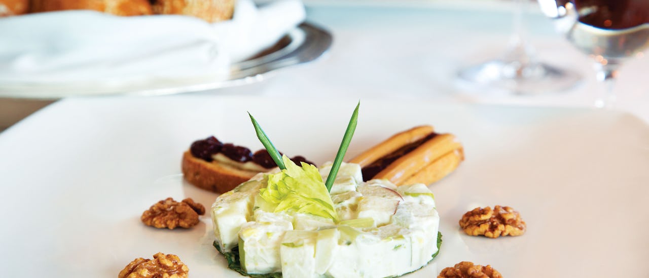 Restaurant Tuscan Steak celebrates the passion of Italian cooking, served on specially designed Versace porcelain.