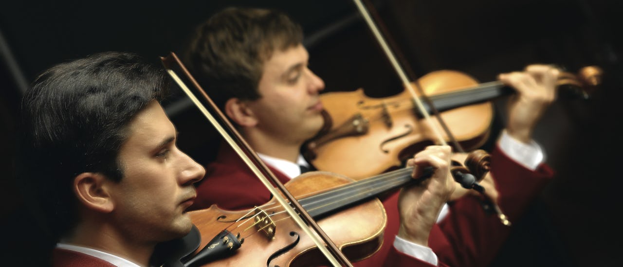 Solo performances and musical acts make each evening lively onboard