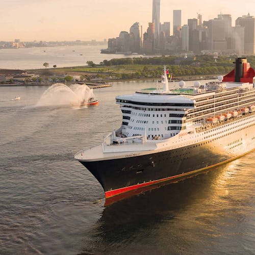 Cunard Queen Mary 2 cruise ship sailing around New York