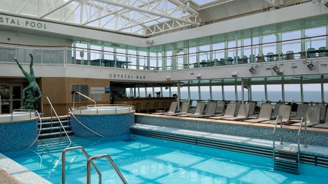 P&O Aurora Crystal Pool
