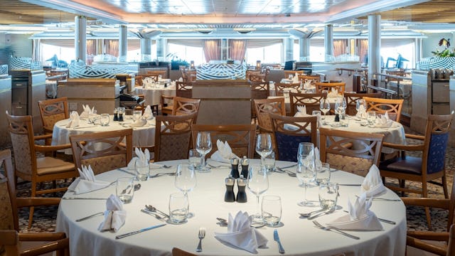 P&O Aurora Main Classic Dining Option