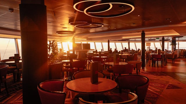 Crowsnest bar & Lounge